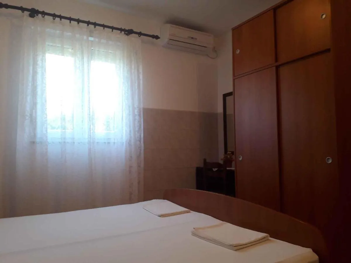 Apartment In Lopar With Two-Bedrooms 2