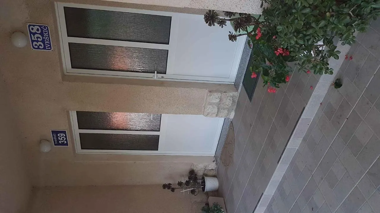 Apartment In Lopar With Two-Bedrooms 2
