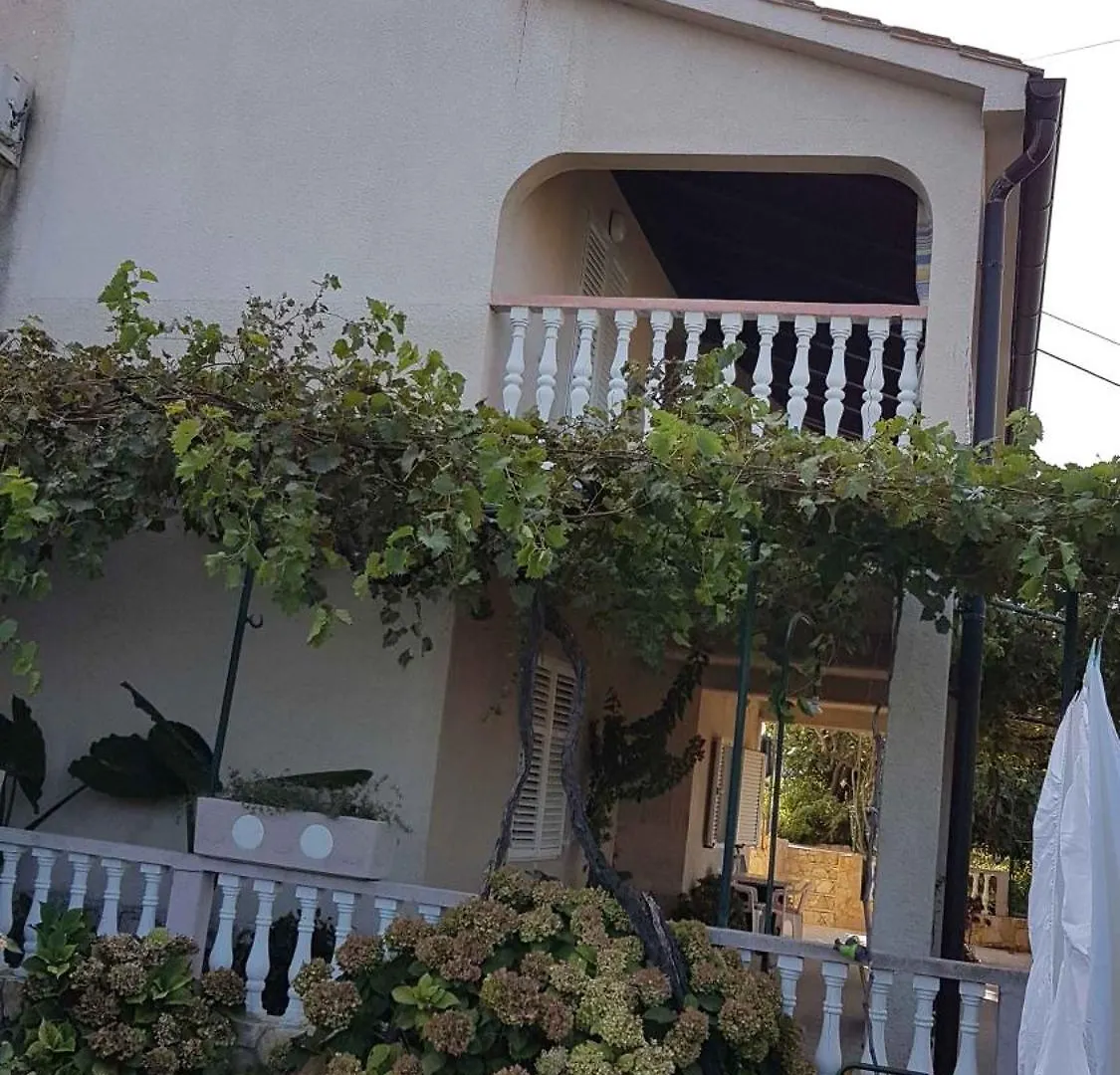 Apartment In Lopar With Two-Bedrooms 2
