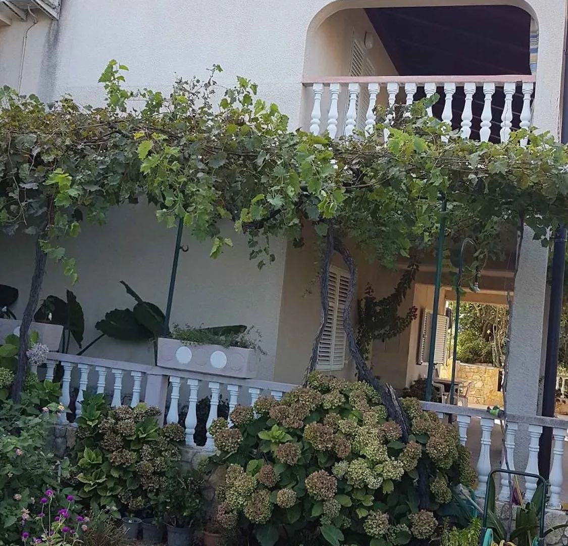 Apartment In Lopar With Two-Bedrooms 2